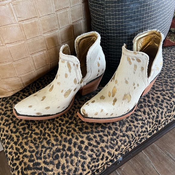 Ariat Gold and Cream Ankle Booties - Picture 4 of 6